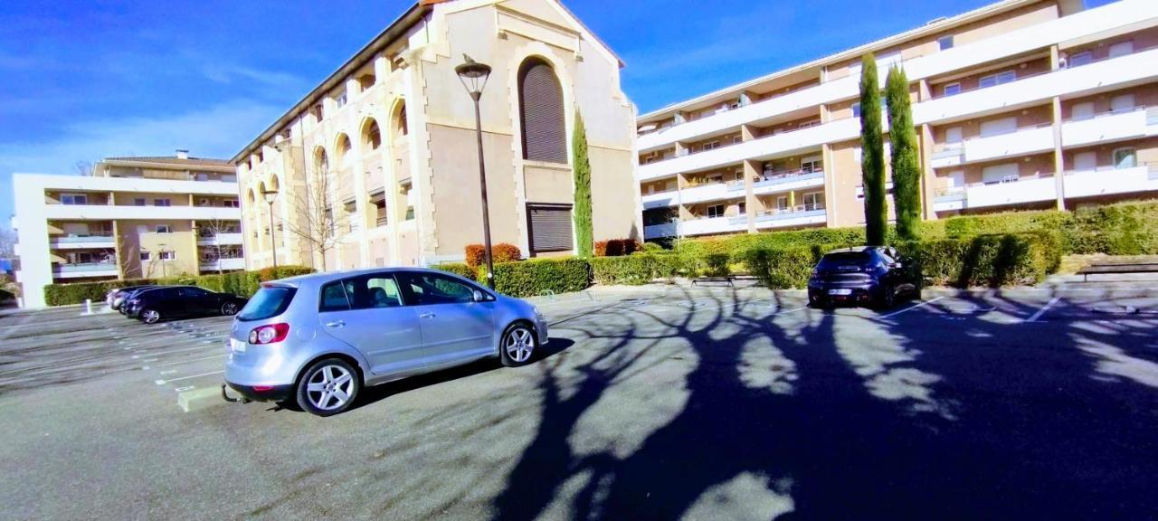 Mambrillo Parking Netflix Disney Prime Авиньон Экстерьер фото